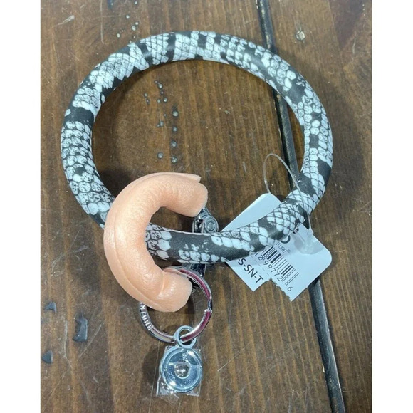 Oventure‎ Big O Key Ring Silicon Bangle Keychain Snake Reptile Print Black NEW - Picture 1 of 1